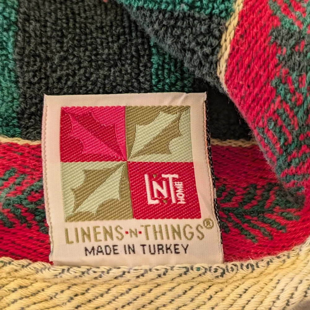 Vtg Linens N Things Christmas Towel Set Bath Hand Towels Velour USA Embroidered
